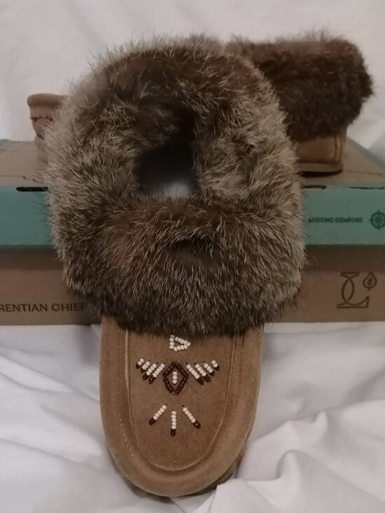 Laurentian Chief Shoes - 🇨🇦 Laurentian Chief Beaded Moccasin Slippers w/ Fur Trim & Rubber Sole